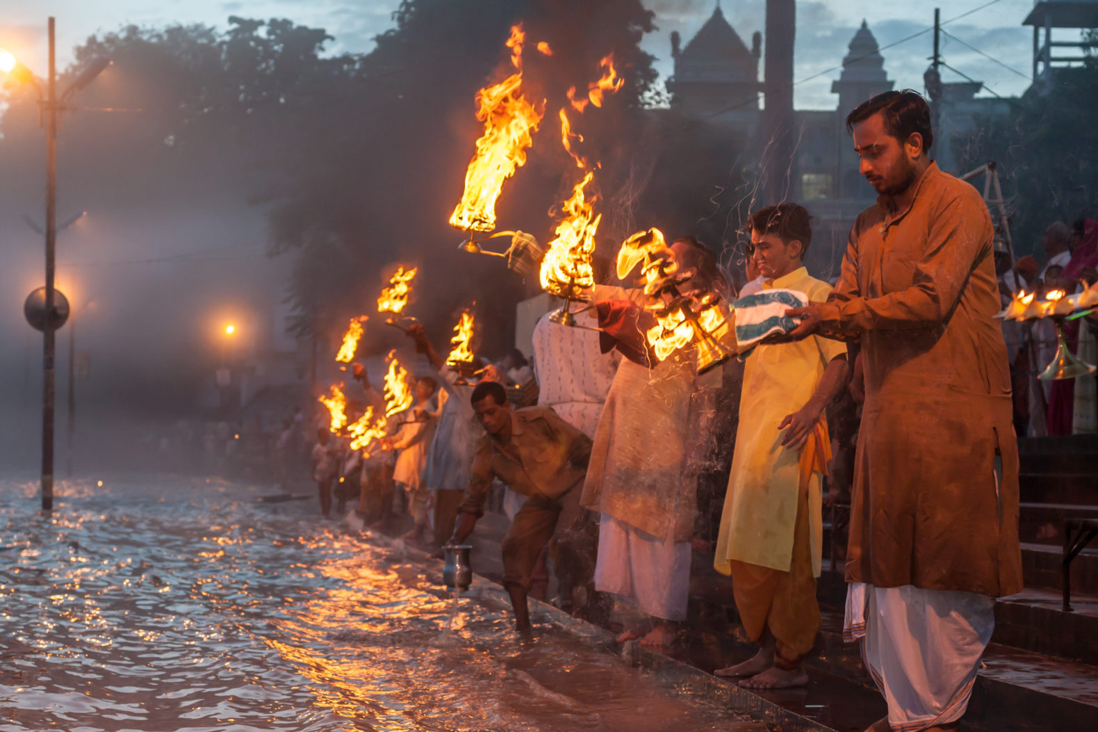 ganga-aarti-fire-ritual-ayurveda-healing-ananda-in-the-himalayas-india