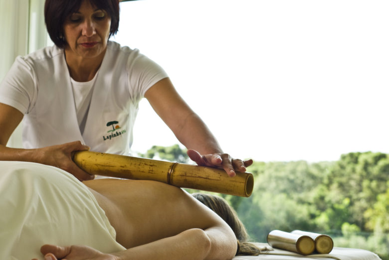 woman-traditional-spa-treatment-massage-wood-stick-bamboo-laphina-spa-brazil