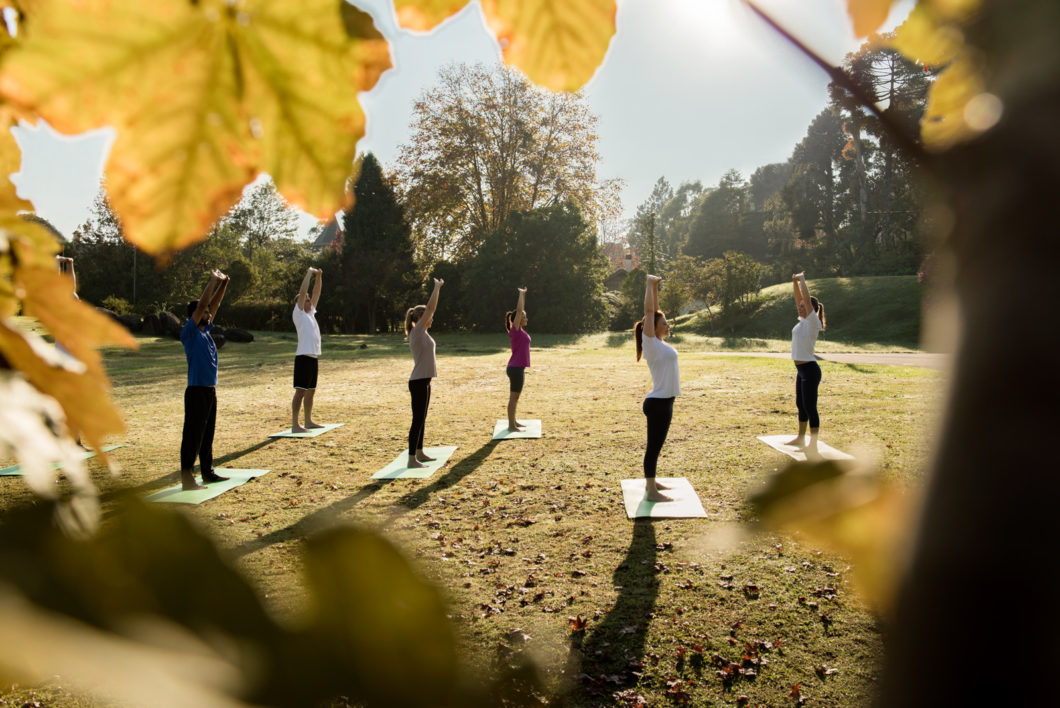 yoga-practice-group-class-outside-energy-healing-longevity-kurotel-medical-center-spa-brazil