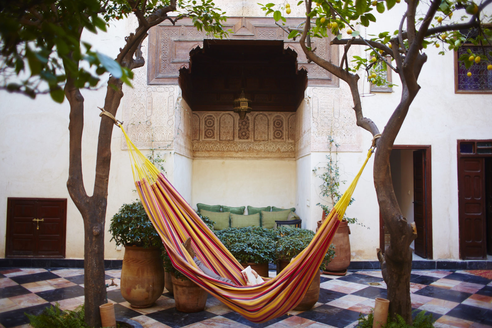 hammock-relax-reading-area-outside-trees-el-fenn-morocco-marrakesh