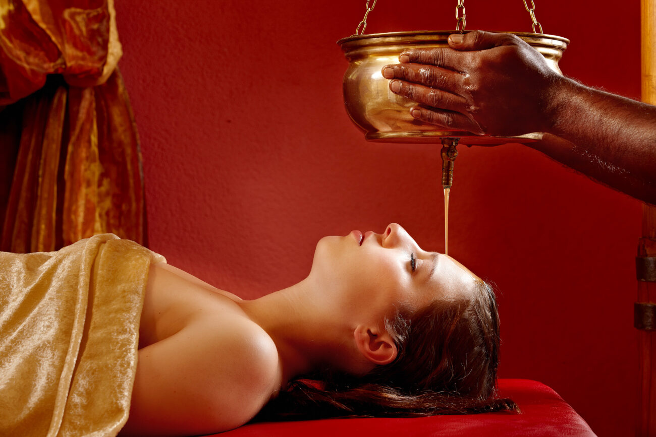 Ayurveda-Resort-Sonnhof_Shirodara-Stirnoelguss_