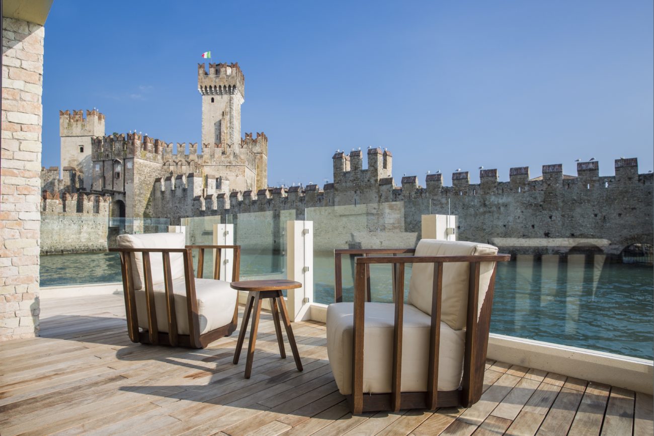 castello-outdoor-castle-scaligero-view-grand-hotel-terme-di-sirmione-lago-garda-italy