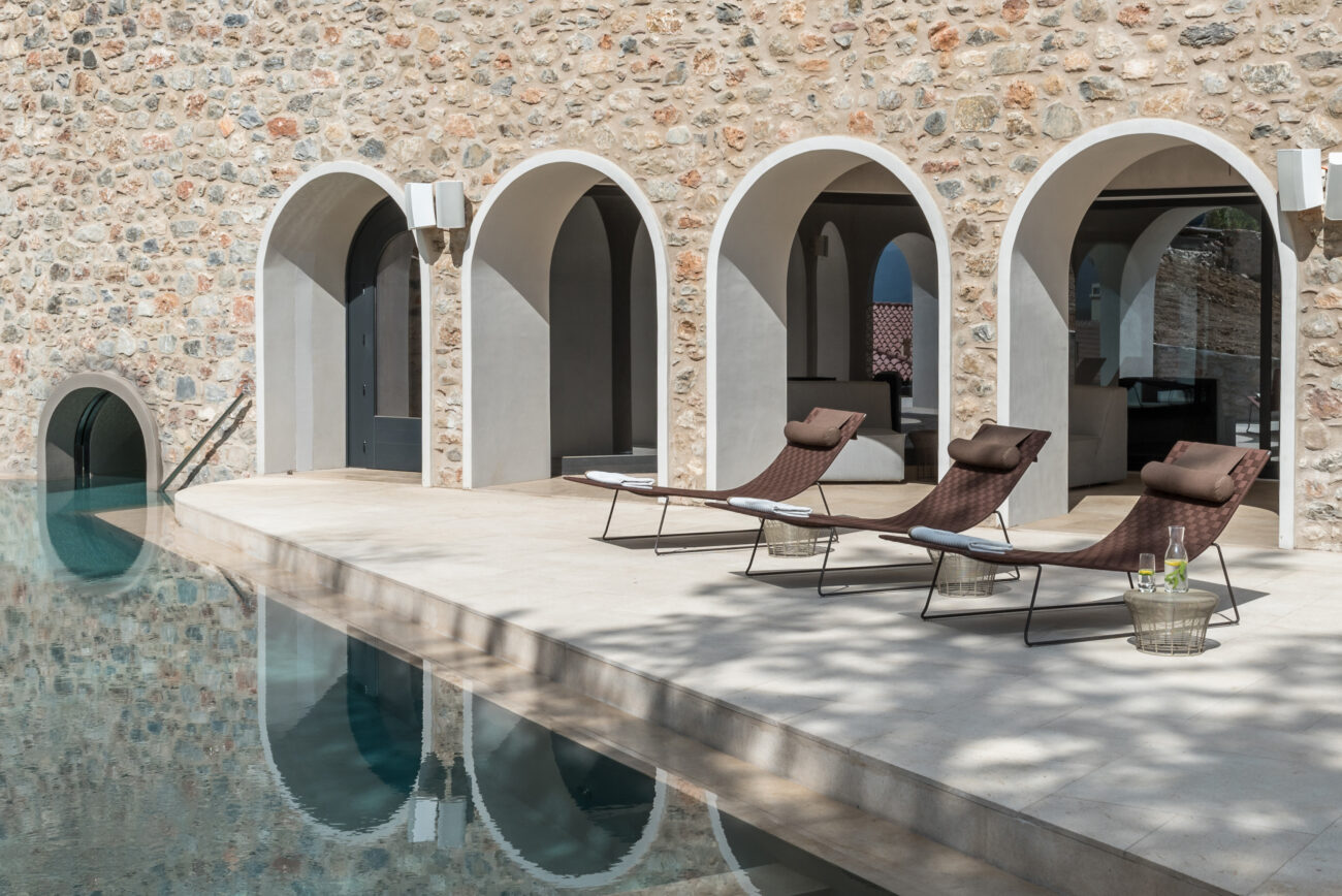 relax-outdoor-pool-wellbeing-euphoria-retreat-greece